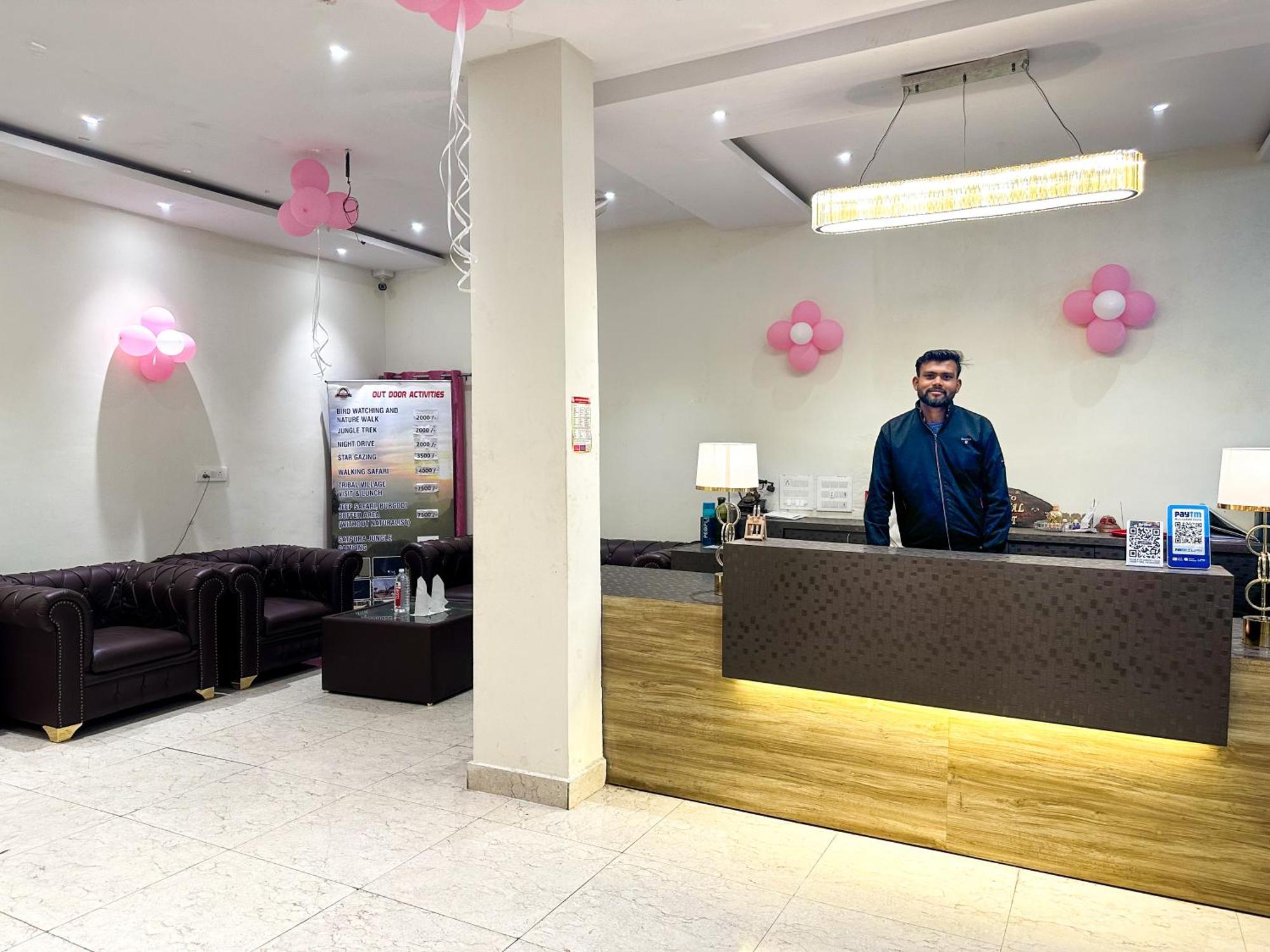 Hotel Payal & Restaurent Pachmarhī Εξωτερικό φωτογραφία